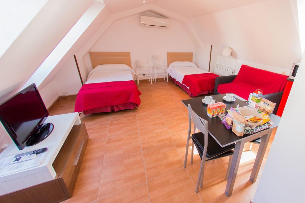 Apartamentos Madrid Centro Exterior photo