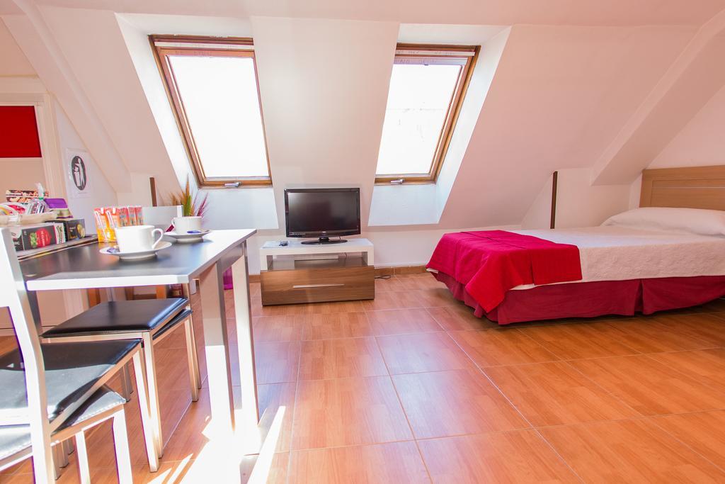 Apartamentos Madrid Centro Exterior photo