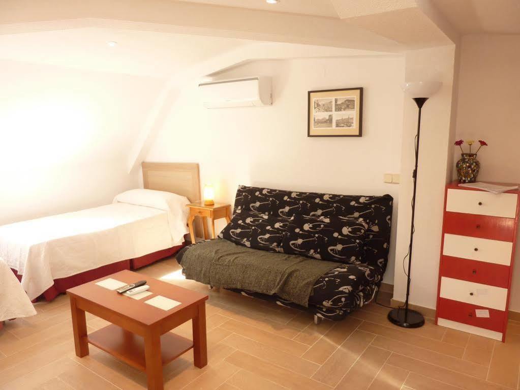 Apartamentos Madrid Centro Exterior photo